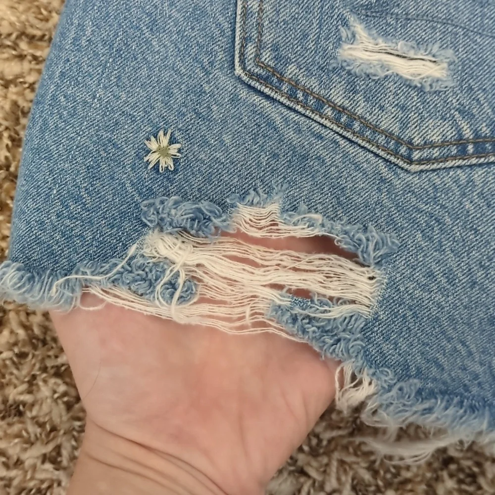 American Eagle bue floral embroidered high rise denim cut off mom shorts - Picture 8 of 11